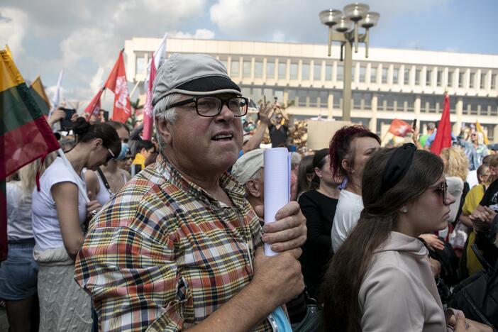 Protestas prie Seimo prieš COVID-19 ribojimus