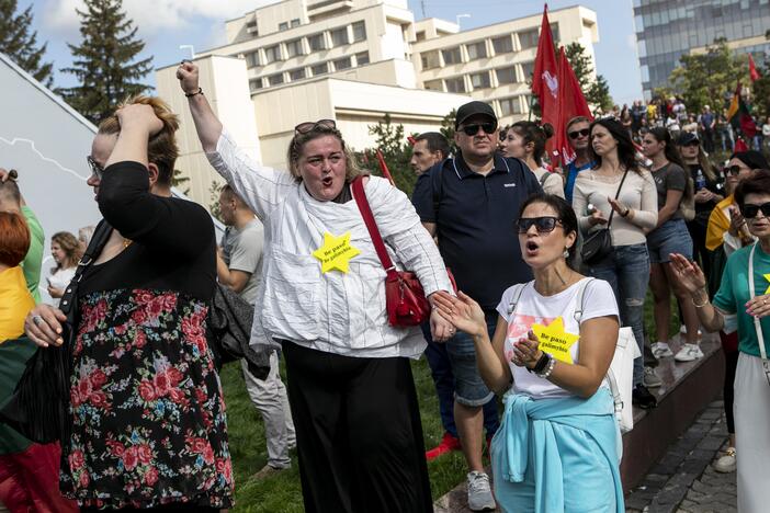 Protestas prie Seimo prieš COVID-19 ribojimus