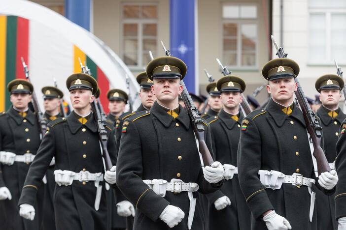 Trijų Baltijos valstybių vėliavų pakėlimas Daukanto aikštėje