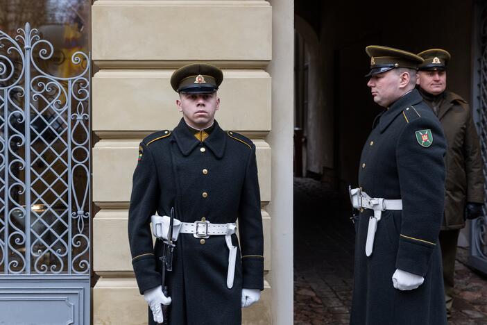 Vasario 16-osios minėjimas prie Signatarų namų