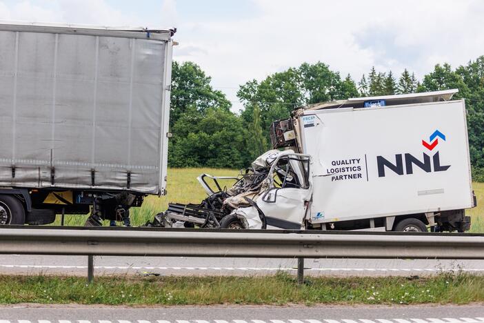 Kraupi avarija kelyje A1 – žuvo du jauni žmonės