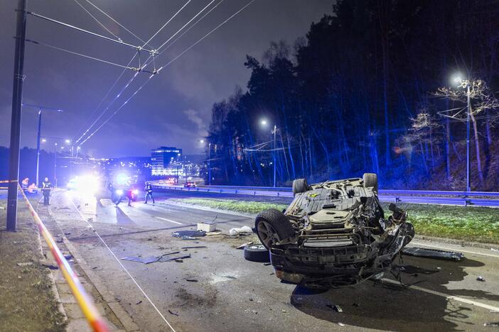 Vilniuje apsivertė girto vairuotojo „BMW X5“