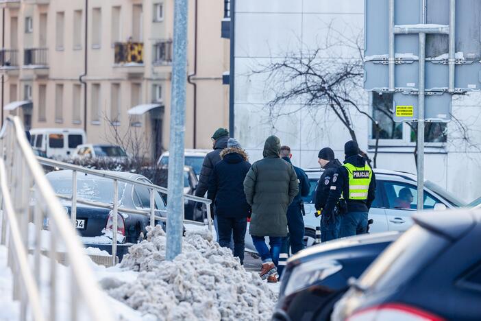 Kaune dingusios mergaitės paieškos ir vietovės