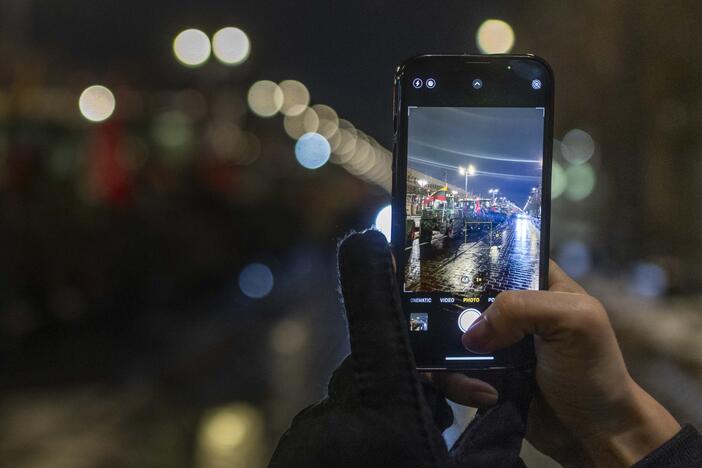 Ūkininkų protesto išvakarės: Gedimino pr. išrikiuota žemės ūkio technika