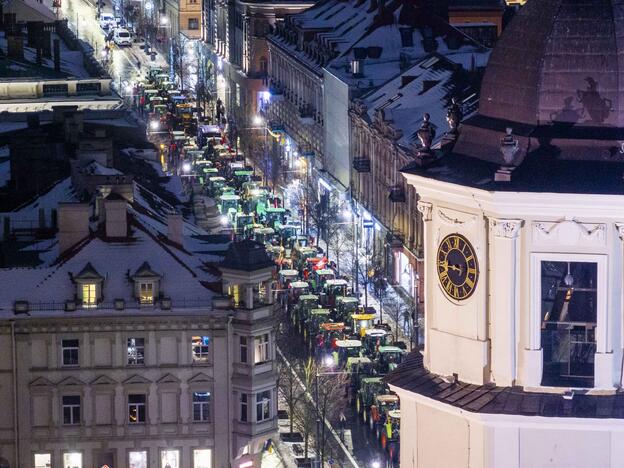 Ūkininkų protesto išvakarės: Gedimino pr. išrikiuota žemės ūkio technika