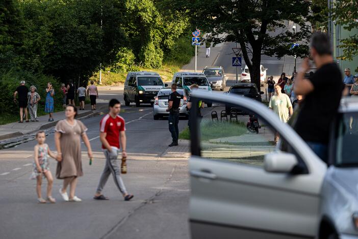 Vilniuje, Naujininkų rajone, užsiliepsnojo namas