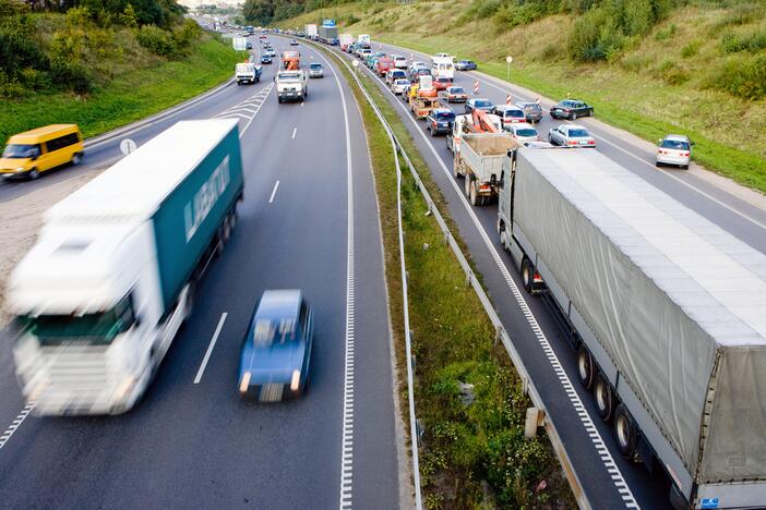 Vilnių ir Kauną jungiantis kelias nuo šiol – automagistralė: juo bus galima važiuoti greičiau