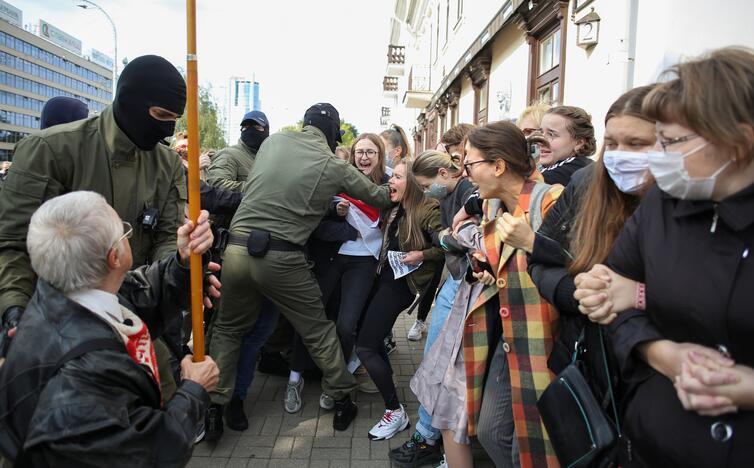 Baltarusijos milicija sulaikė moterų protesto dalyves