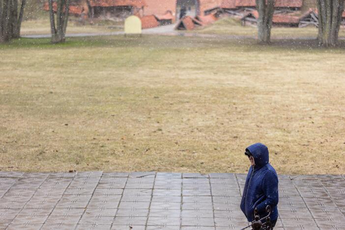 Atsisveikinama su žuvusiu M. Kvedaravičiumi 