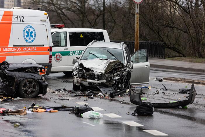 Tragiška avarija Vilniuje ant Valakupių tilto 