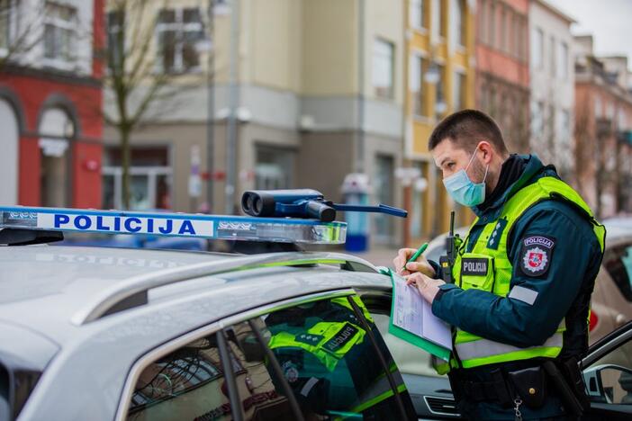 Sausakimšoje Palangoje apvogtas automobilis: ilgapirštis grobiu pasidžiaugti nespėjo