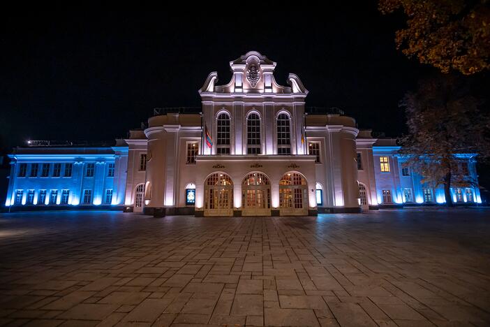 Naktį nušvintantis Kauno perlas žavi praeivius