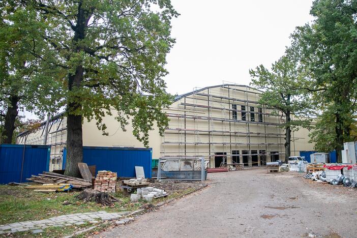 S.Dariaus ir S.Girėno stadione dirba sunkioji technika