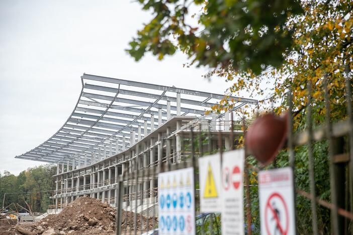 S.Dariaus ir S.Girėno stadione dirba sunkioji technika