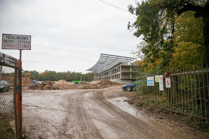 S.Dariaus ir S.Girėno stadione dirba sunkioji technika