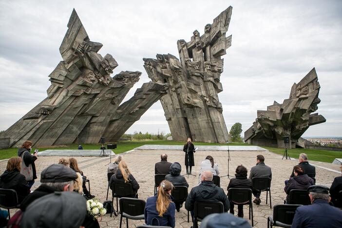 Kraupu: Kissingerių (Kissinger) šeima 1941 m. buvo išvežta iš Miuncheno ir sušaudyta IX forte.