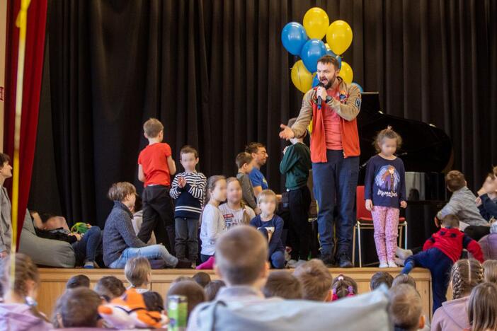 Realybė: didžiausia ukrainiečių vaikų svajonė – greičiau grįžti namo, tačiau, kol jų laikini namai yra Lietuvoje, reikia kiek įmanoma jiems padėti.