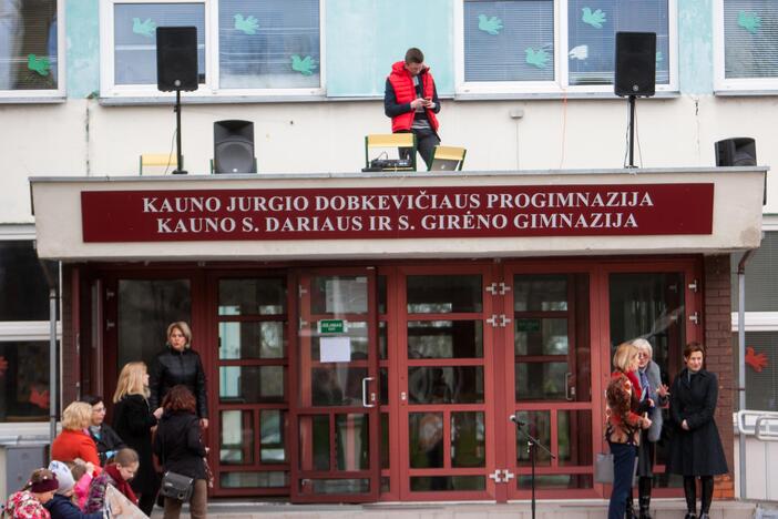 Pasiūla: mieste yra bent kelios mokyklos, atviros grįžusių emigrantų vaikams.