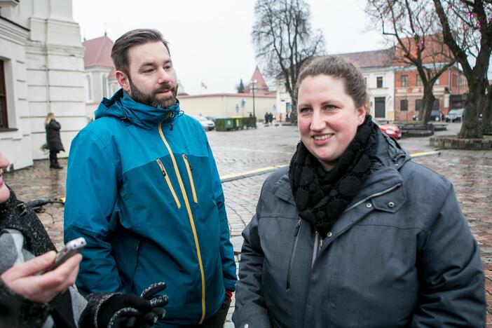 Kauniečiai ir miesto svečiai aplankė kosminę kalėdų eglę