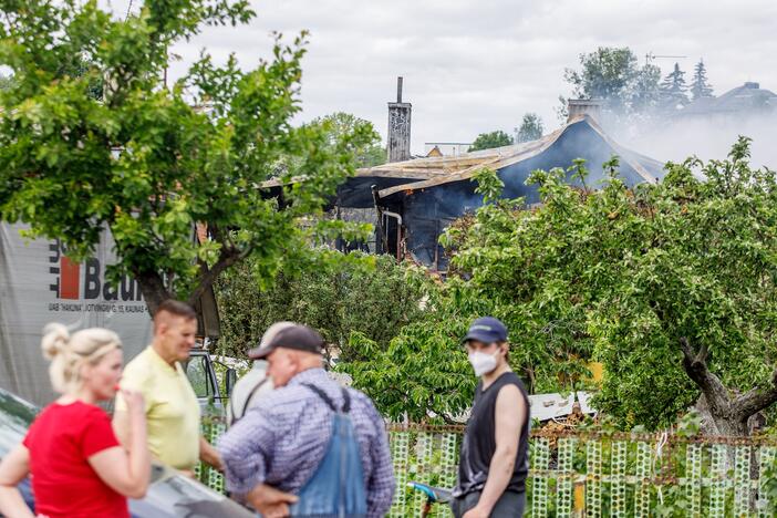 Vilijampolėje užsiliepsnojo gyvenamasis namas