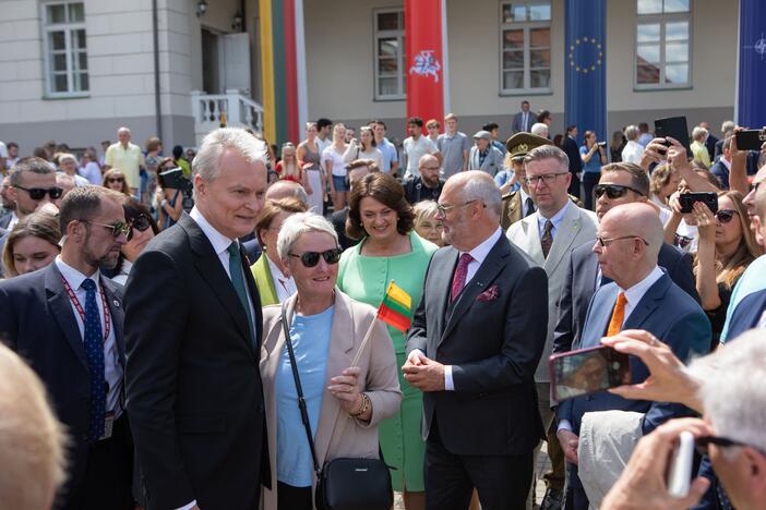 Valstybės vėliavų pakėlimo ceremonija Prezidentūroje