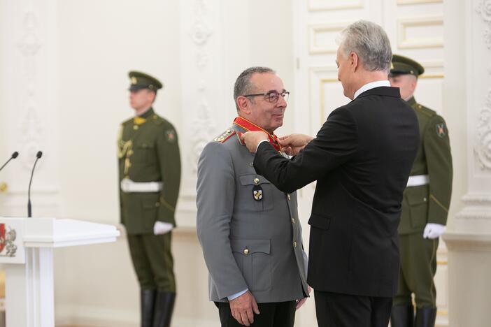 Valstybės apdovanojimų įteikimo ceremonija Lietuvos Prezidento rūmuose