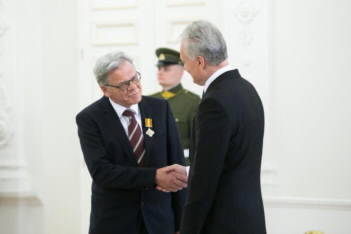 Valstybės apdovanojimų įteikimo ceremonija Lietuvos Prezidento rūmuose