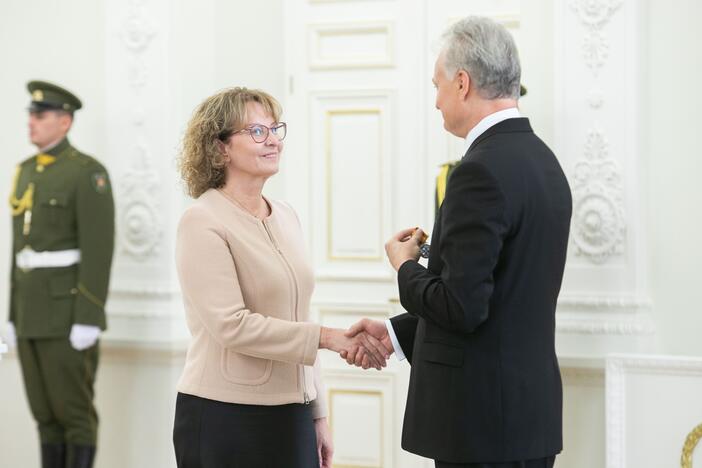 Valstybės apdovanojimų įteikimo ceremonija Lietuvos Prezidento rūmuose