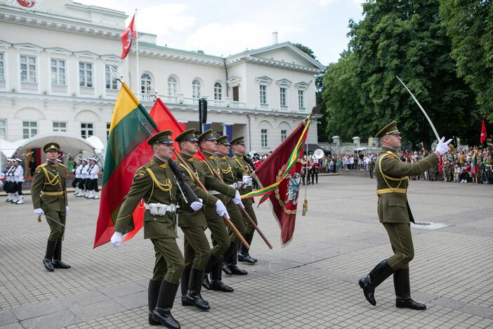 Valstybės vėliavų pakėlimo ceremonija Prezidentūroje