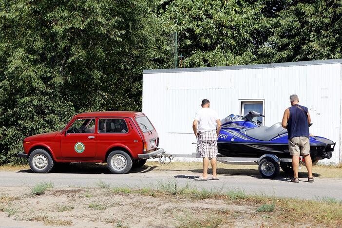 Intriga: pajūryje užfiksavus miškininkų automobilį su vandens motociklu, Kretingos urėdijoje užvirė detektyvas.