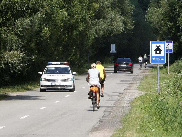 Atsakomybė: pareigūnų manymu, taisykles pažeidžiantys dviratininkai elgiasi tarsi pirmykščiai žmonės, rizikuoja savo ir aplinkinių gyvybėmis.