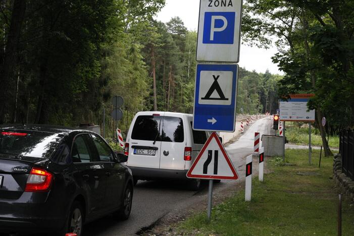 Situacija: teigiama, kad automobilių srautai Pamario gatvėje buvo suvaldyti be didesnių problemų.