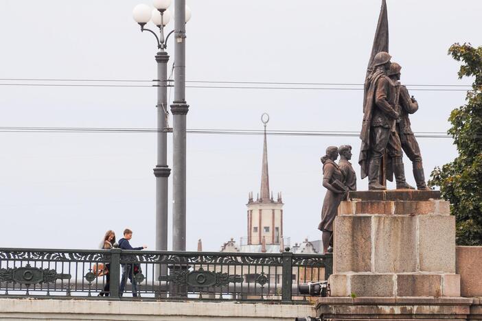 Sovietinių Žaliojo tilto skulptūrų laukia restauracija. Ar jos sugrįš?