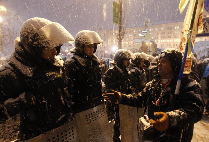 Kijeve protestuotojus ir spec. pajėgas paveikė šaltukas