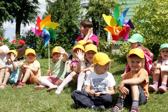 Pernai Lietuvoje įvaikinta 90 beglobių vaikų