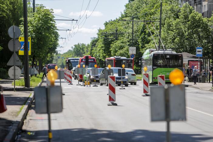 Uždaryta Kovo 11-osios gatvės atkarpa