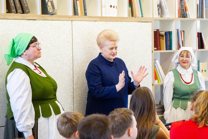 Prezidentė dalyvavo velykinėse edukacinėse dirbtuvėse