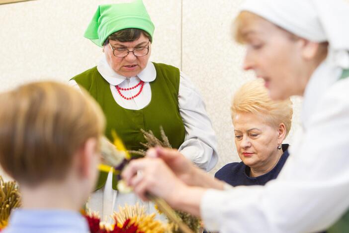 Prezidentė dalyvavo velykinėse edukacinėse dirbtuvėse