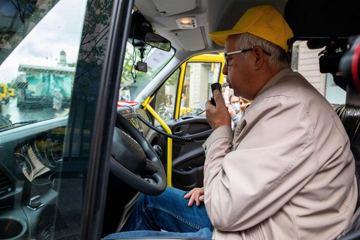 Savivaldybėms perduoti 25 geltonieji autobusiukai