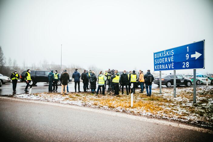 Policija pradėjo masinę judėjimo kontrolę