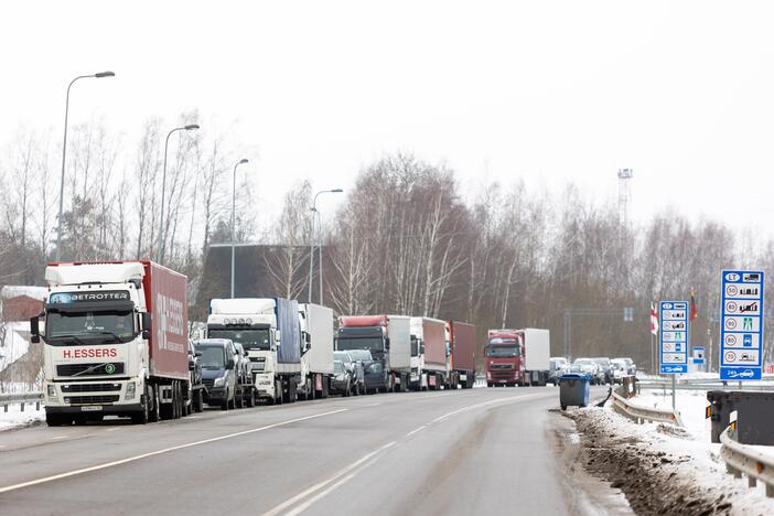 Vežėjai prašo vilkikų vairuotojų būti tolerantiškų kitų tautybių vairuotojams