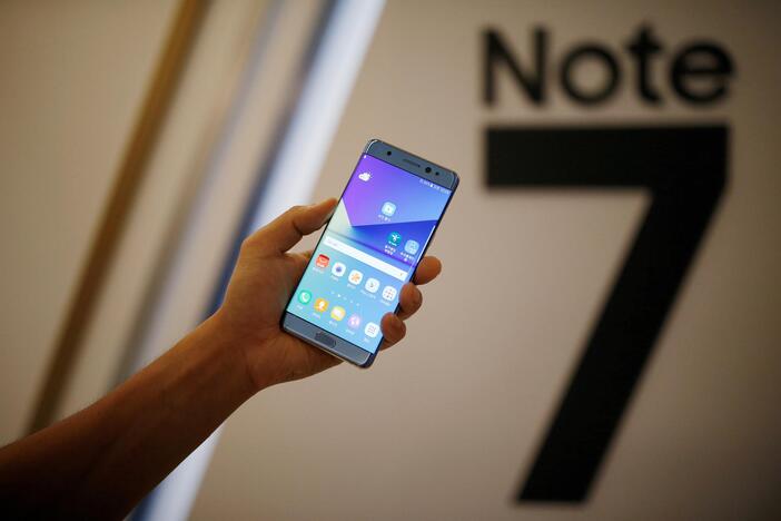 "Samsung" žada ištirti visas sprogstančio "Galaxy Note 7" dalis