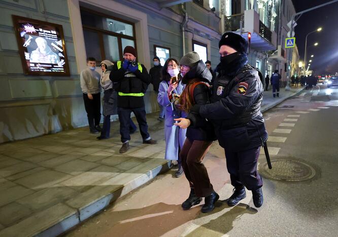 Rusijoje per karo priešininkų protestus sulaikyta daugybė žmonių