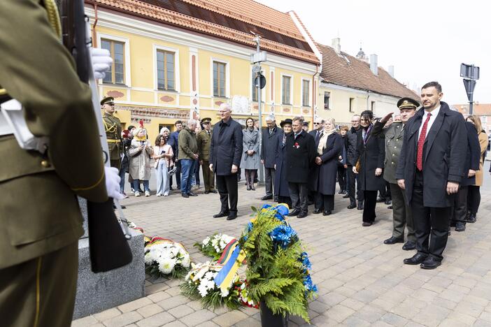 Seimo pirmininkė pagerbė Antrojo pasaulinio karo aukas, už laisvę kovojančią Ukrainą