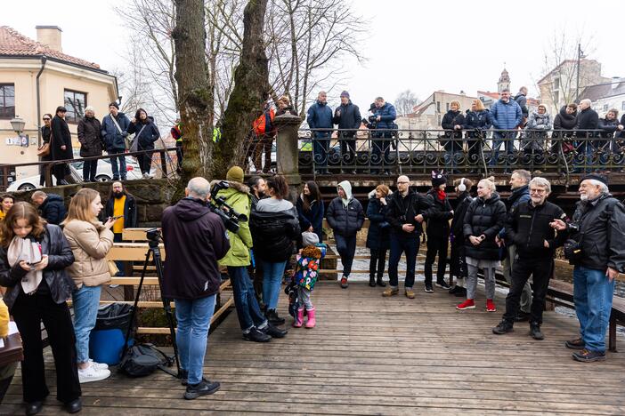 Apeiginės maudynės „Šaltos undinės karštame vandenyje“