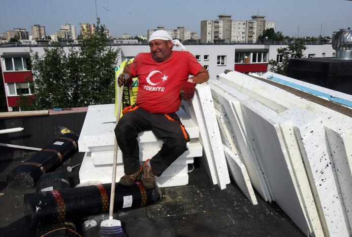 Nežinia: renovaciją pradėję darbininkai dabar negali būti garantuoti, kad darbai vyks, kaip buvo numatyta.