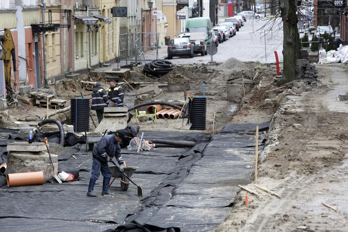 Siūlymas: verslininkams, kurie negali vykdyti veiklos dėl rekonstruojamos Žvejų gatvės, savivaldybė nusiteikusi grąžinti šiemet sumokėtas rinkliavas už prekybą.