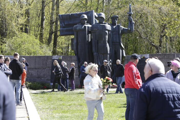 Sprendimas: V.Grubliauskas paskelbė Klaipėdos gyventojų apklausą dėl sovietinių karių memorialo pertvarkymo.