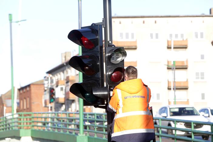 Darbai: eismas šią savaitę gali būti ribojamas daugybėje šviesoforais valdomų sankryžų, nes jose bus montuojamos vaizdo kameros.