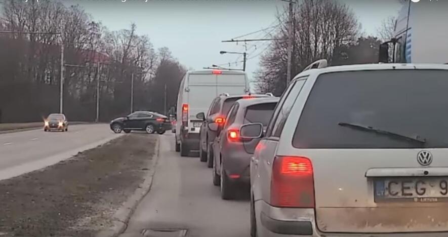 Kelių erelio triumfas teisme pribloškė policiją (pamatykite vaizdo įrašą)